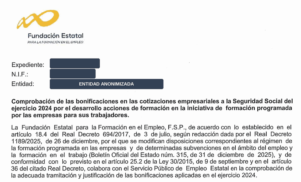 Cabecera de la notificación de comprobación de bonificaciones 2024 emitida por FUNDAE, con los datos de la empresa anonimizados